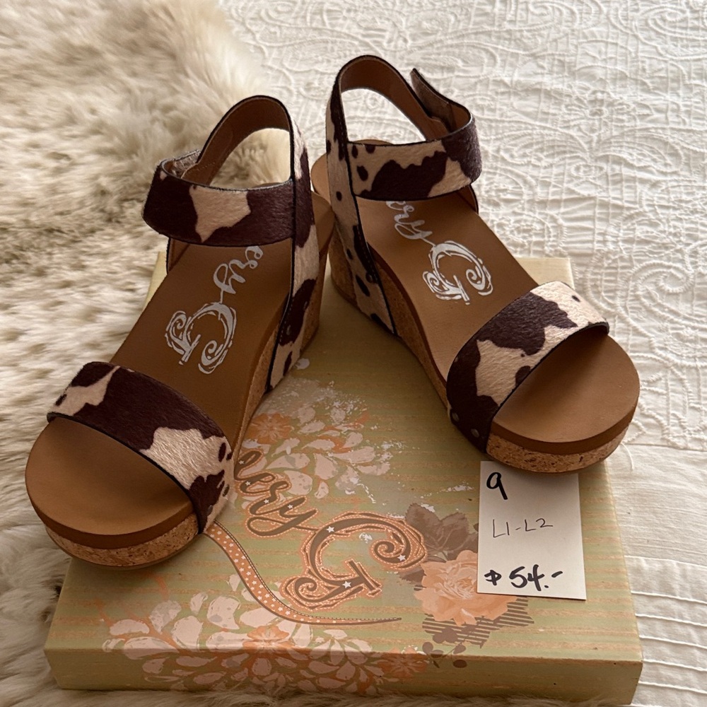 Very G Brown and Cream Wedge Sandals
